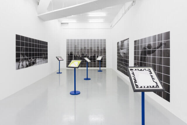 Emily Roysdon, scenic, say, 2017. Exhibition view, Kunsthalle Lissabon,  Photo: Bruno Lopes