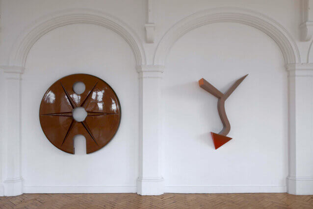 Installation view of about 90 Elements / TOD IM DSCHUNGEL, Thomas Scheibitz at Camden Art Centre, 2008.