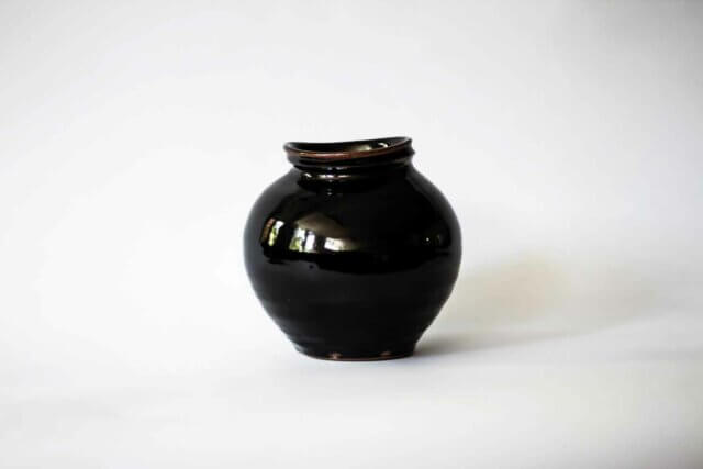 Phoebe Collings-James, Thrown stoneware vessel made at the Leach Pottery, St. Ives, 2021. 19.5 x 18cm 
Photo: Stephanie Thomas