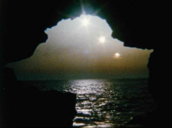 João Maria Gusmão + Pedro Paiva. 3 Suns, 2009 / 16mm film still, colour, no sound / 0'50".