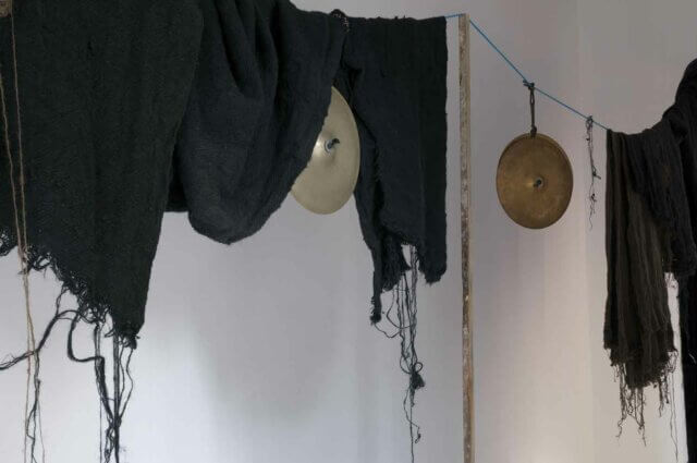 Phillip Lai. Co-presence, 2012 [detail] / dyed jute, cymbals, teaspoons, needle, blue polypropylene rope, shackle, carbines / 309 × 780 × 15 cm.