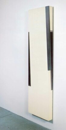 Jo Baer, V. Speculum, 1970. Oil on canvas, 203.2 × 55.9 × 10.2cm.