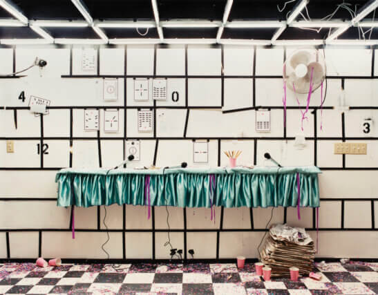 Anne Hardy. Coordinate, 2009. Diasec mounted c-type print / 124 x 159 cm. Courtesy the artist and Maureen Paley, London 
© the artist.