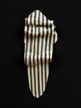 Caroline Achaintre, Temp Mint, 2013 / ceramics / 77 × 29 × 7cm. Courtesy Arcade, London. Photo © Andy Keate