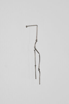Nina Canell, Mender, 2012. Nails, magnet. Courtesy the artist, Konrad Fischer Galerie, Mother’s Tankstation and Galerie Wien Lukatsch. Photography by Robin Watkins.