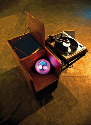Haroon Mirza, Paradise Loft  (detail), 2009. Courtesy the artist and Lisson Gallery. © Haroon Mirza.
