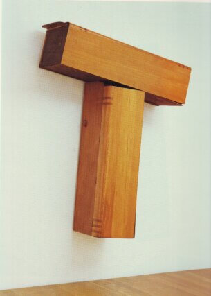 T Piece 1996 ⁄  Two wooden wardrobes ⁄  Courtesy 
the artist and Lisson Gallery ⁄  © the artist