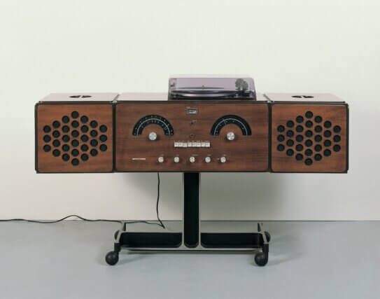 RR126 Stereophonic system with radio for Brionvega 1965
Veneered or painted wood, cast aluminium 
and assorted materials
Design: Achille and Pier Giacomo Castiglioni
Coll. Frac Nord – Pas de Calais 
Photo: M. Anssens