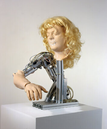 Urs Fischer, Airports are like Nightclubs, 2004. Mechanical robot, silicone, pigment, wig. Copyright Urs Fischer and courtesy of Galerie Eva Presenhuber, Zurich; Sadie Coles HQ, London and Gavin Brown’s enterprise, New York.